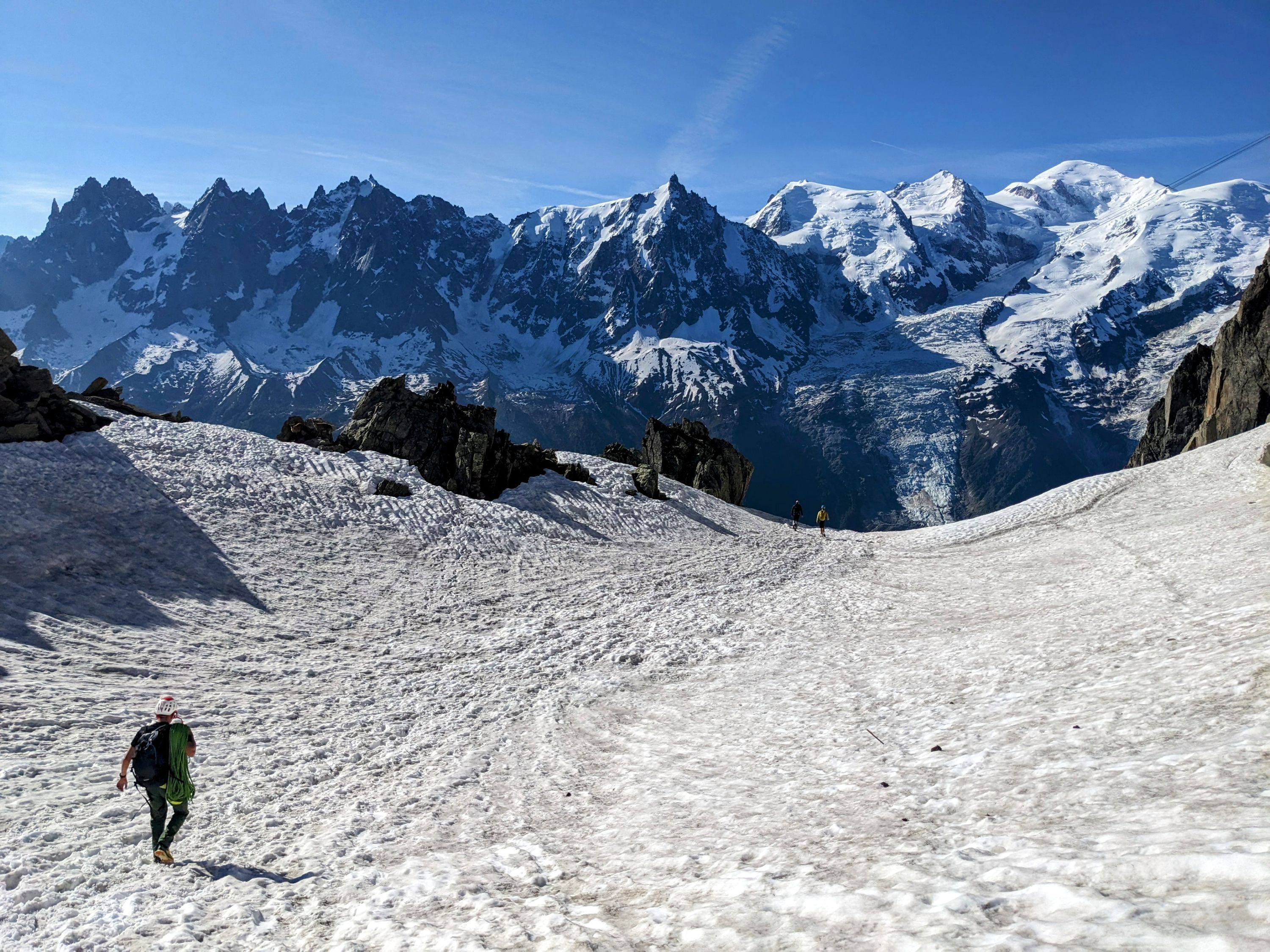 Mikroabenteuer im Hochgebirge mit Blick auf das Mont-Blanc-Massiv