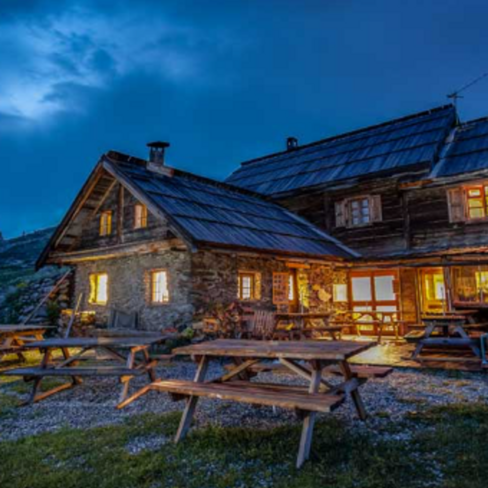 🏔️ Zehn bekannte Berghütten in Frankreich: von Wanderzielen bis zu alpinen Stützpunkten – Bild 1