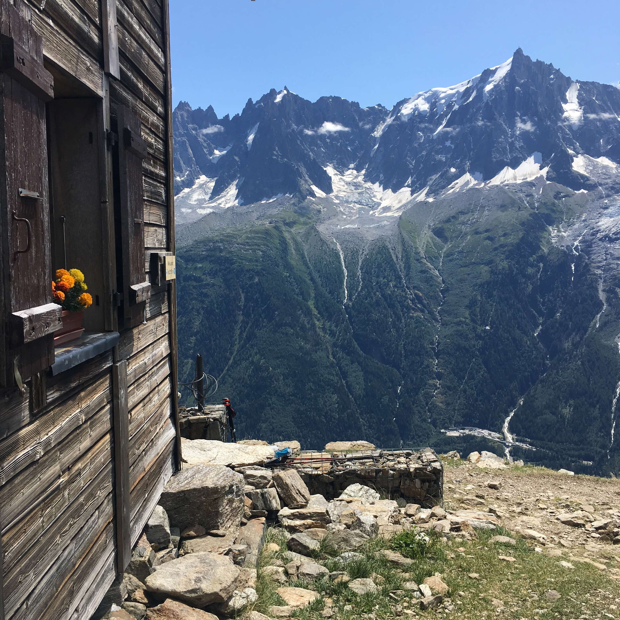 🏔️ Zehn bekannte Berghütten in Frankreich: von Wanderzielen bis zu alpinen Stützpunkten – Bild 12