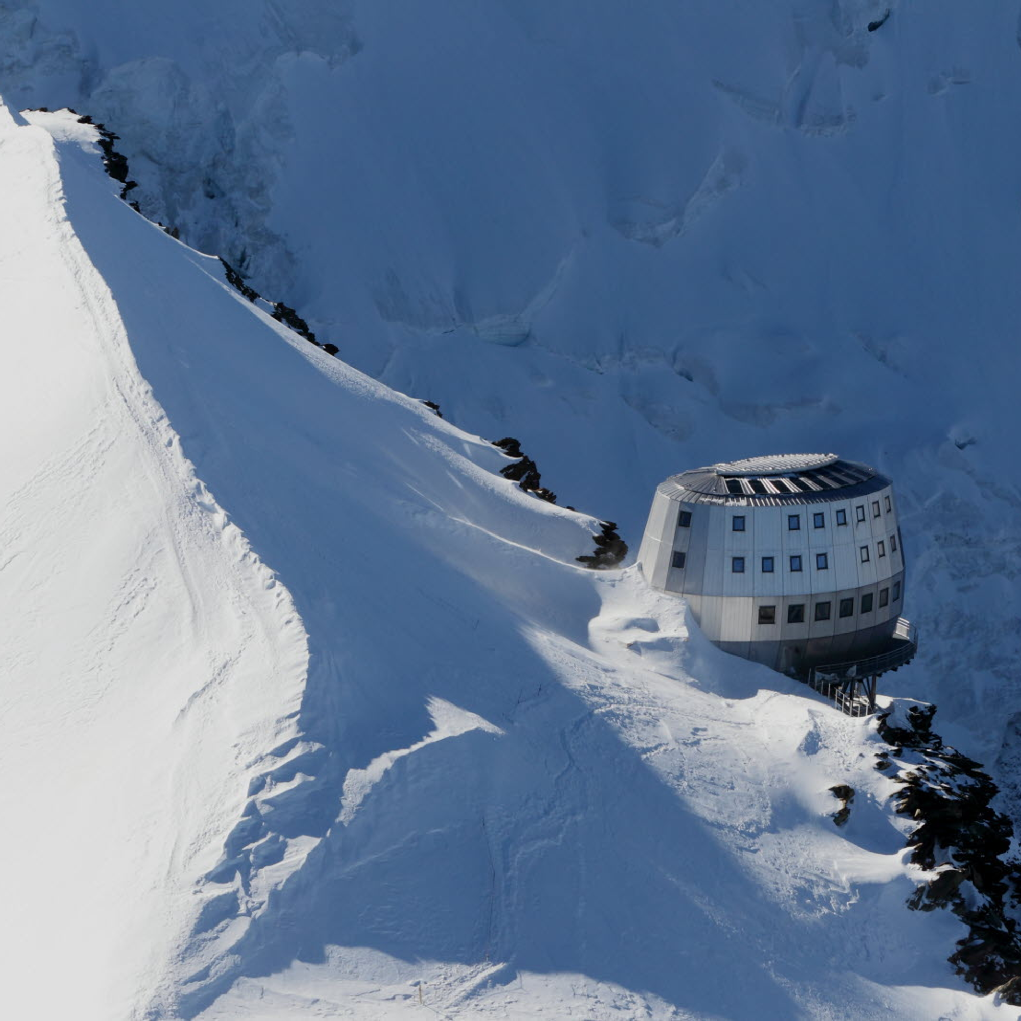 🏔️ Zehn bekannte Berghütten in Frankreich: von Wanderzielen bis zu alpinen Stützpunkten – Bild 14