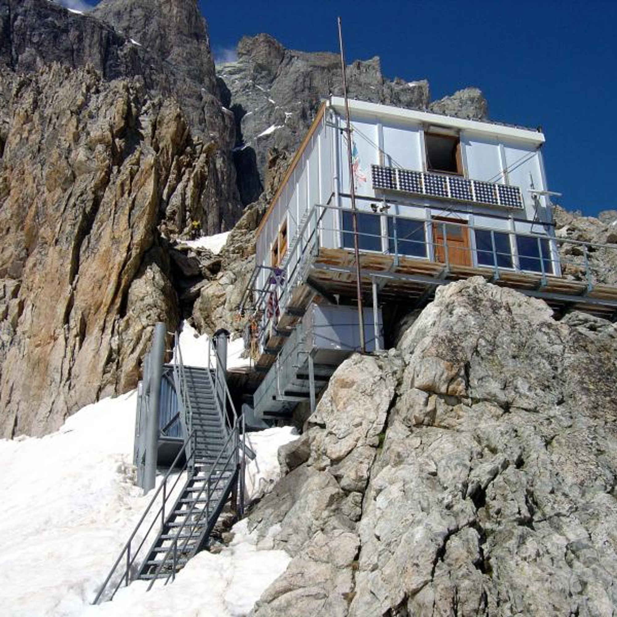 🏔️ Zehn bekannte Berghütten in Frankreich: von Wanderzielen bis zu alpinen Stützpunkten – Bild 19
