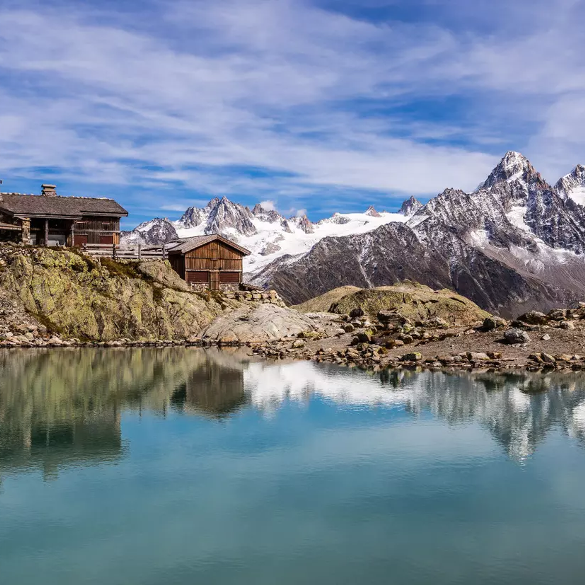 🏔️ Zehn bekannte Berghütten in Frankreich: von Wanderzielen bis zu alpinen Stützpunkten – Bild 20